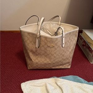 Coach Signature Reversible City tote No L1722-F36658